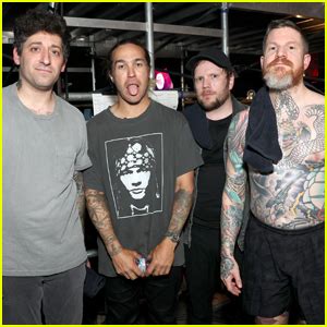 The Richest Fall Out Boy Members, Ranked From。